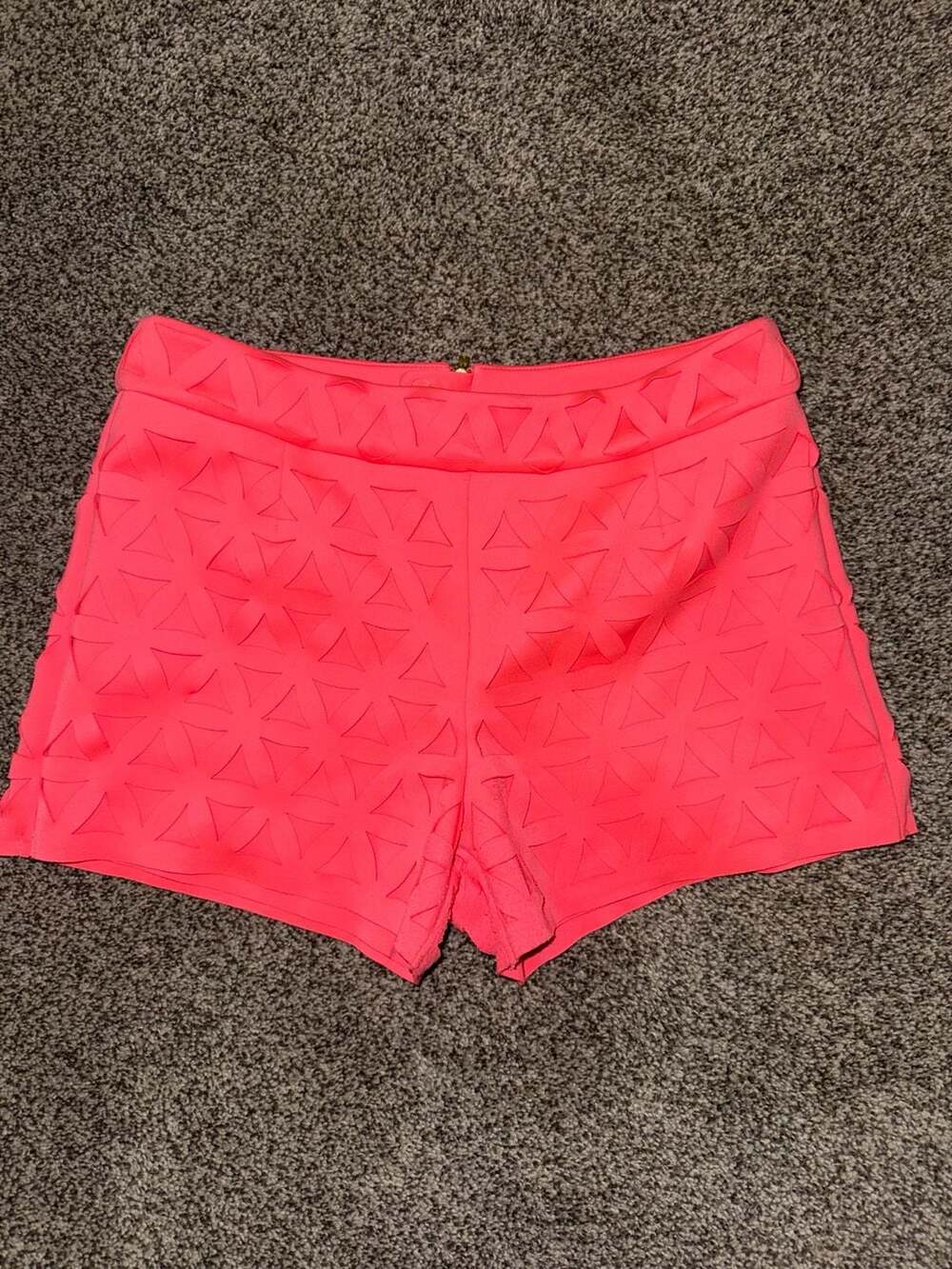 Lilly Pulitzer Lorna Laser Cut Short Size 2 Pink Geometric